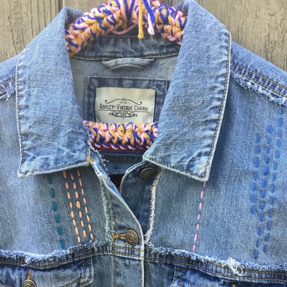 Slow-fashion Grannycore Denim & Crocheted Jacket - Picture 5 of 8